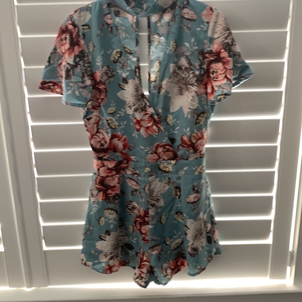 New Blue Pink Floral Romper, Open Back, Wrap Front, Choker Collar, Zipper. - Picture 9 of 11